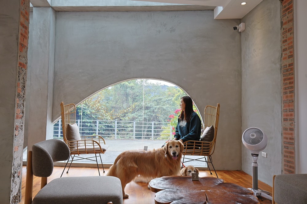 大白咖啡 DABAI CAFE|南投魚池山景玻璃屋咖啡廳、寵物友善餐廳、山景第一排、 帶毛孩一起看山喝咖啡 - 第9張圖 大白咖啡 DABAI CAFE|南投魚池山景玻璃屋咖啡廳、寵物友善餐廳、山景第一排、 帶毛孩一起看山喝咖啡