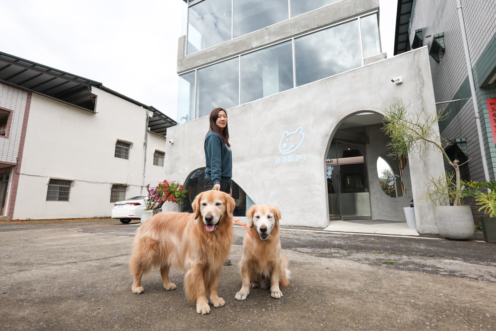 大白咖啡 DABAI CAFE|南投魚池山景玻璃屋咖啡廳、寵物友善餐廳、山景第一排、 帶毛孩一起看山喝咖啡 - 第1張圖 大白咖啡 DABAI CAFE|南投魚池山景玻璃屋咖啡廳、寵物友善餐廳、山景第一排、 帶毛孩一起看山喝咖啡