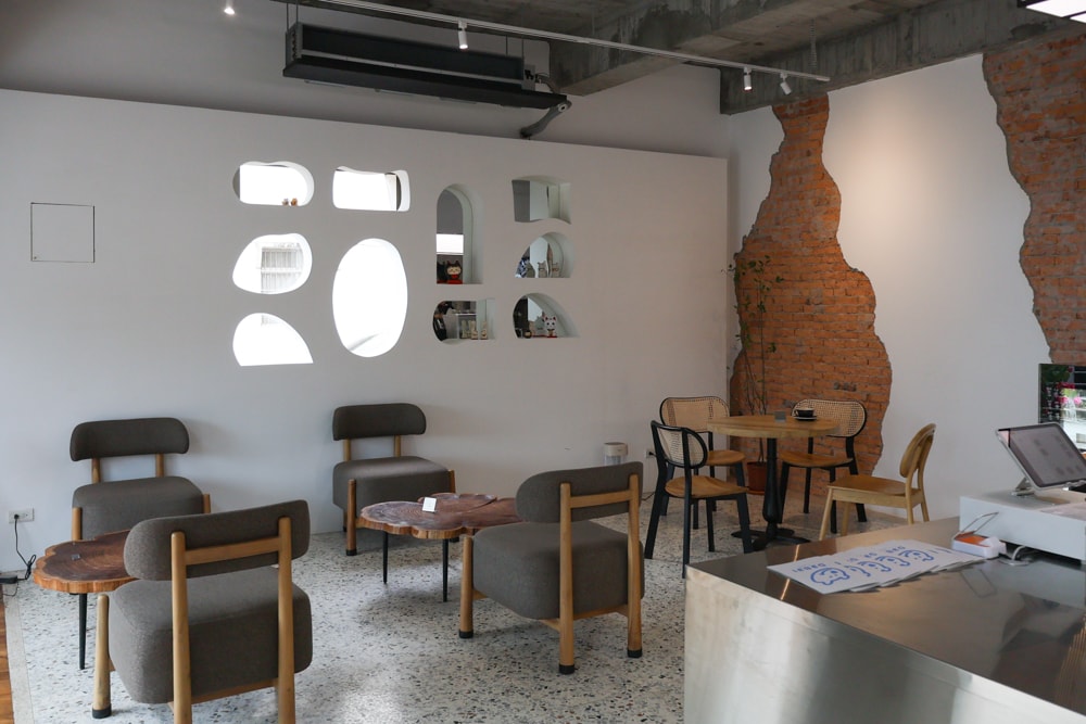 大白咖啡 DABAI CAFE|南投魚池山景玻璃屋咖啡廳、寵物友善餐廳、山景第一排、 帶毛孩一起看山喝咖啡 - 第10張圖 大白咖啡 DABAI CAFE|南投魚池山景玻璃屋咖啡廳、寵物友善餐廳、山景第一排、 帶毛孩一起看山喝咖啡