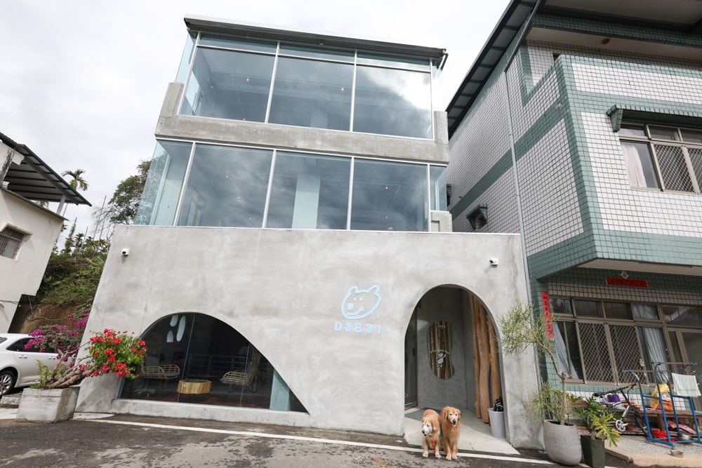 大白咖啡 DABAI CAFE|南投魚池山景玻璃屋咖啡廳、寵物友善餐廳、山景第一排、 帶毛孩一起看山喝咖啡 - 第2張圖 大白咖啡 DABAI CAFE|南投魚池山景玻璃屋咖啡廳、寵物友善餐廳、山景第一排、 帶毛孩一起看山喝咖啡