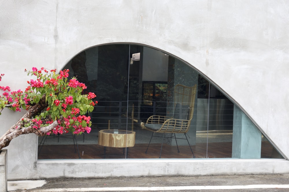 大白咖啡 DABAI CAFE|南投魚池山景玻璃屋咖啡廳、寵物友善餐廳、山景第一排、 帶毛孩一起看山喝咖啡 - 第5張圖 大白咖啡 DABAI CAFE|南投魚池山景玻璃屋咖啡廳、寵物友善餐廳、山景第一排、 帶毛孩一起看山喝咖啡