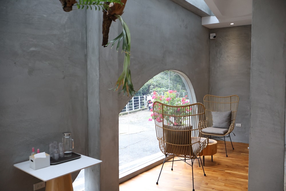 大白咖啡 DABAI CAFE|南投魚池山景玻璃屋咖啡廳、寵物友善餐廳、山景第一排、 帶毛孩一起看山喝咖啡 - 第6張圖 大白咖啡 DABAI CAFE|南投魚池山景玻璃屋咖啡廳、寵物友善餐廳、山景第一排、 帶毛孩一起看山喝咖啡