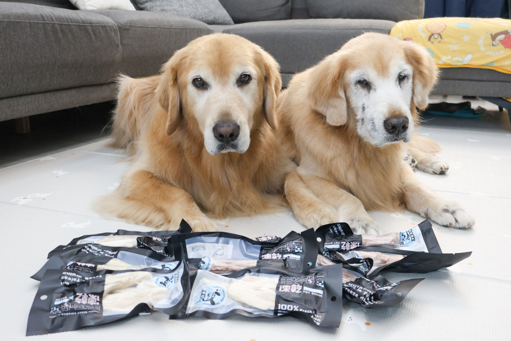 毛怪樂園凍乾開箱｜豹好餵凍乾保健品。豹骨溜（關節保健）、豹毛肌（皮膚保健）、豹放鬆（情緒放鬆、泌尿保健）＋毛怪啃咬犬凍乾（牛筋、牛鞭）