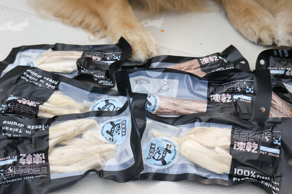 毛怪樂園凍乾開箱｜豹好餵凍乾保健品。豹骨溜（關節保健）、豹毛肌（皮膚保健）、豹放鬆（情緒放鬆、泌尿保健）＋毛怪啃咬犬凍乾（牛筋、牛鞭）