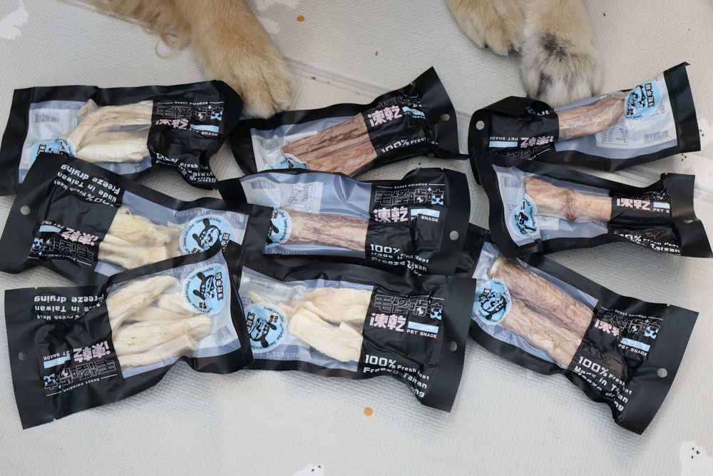 毛怪樂園凍乾開箱｜豹好餵凍乾保健品。豹骨溜（關節保健）、豹毛肌（皮膚保健）、豹放鬆（情緒放鬆、泌尿保健）＋毛怪啃咬犬凍乾（牛筋、牛鞭）