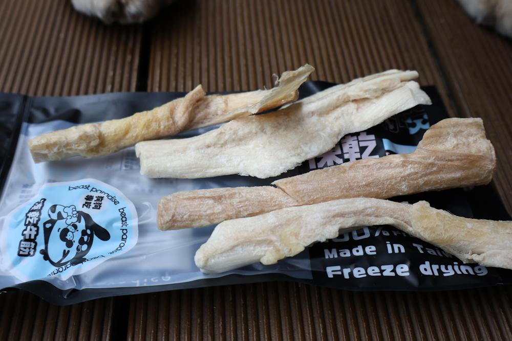 毛怪樂園凍乾開箱｜豹好餵凍乾保健品。豹骨溜（關節保健）、豹毛肌（皮膚保健）、豹放鬆（情緒放鬆、泌尿保健）＋毛怪啃咬犬凍乾（牛筋、牛鞭）
