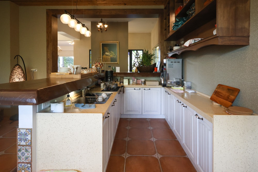 南投市住宿推薦｜住進落羽松森林裡的覓境莊園。KTV麻將、寵物友善太空艙房型、鄰近中興新村
