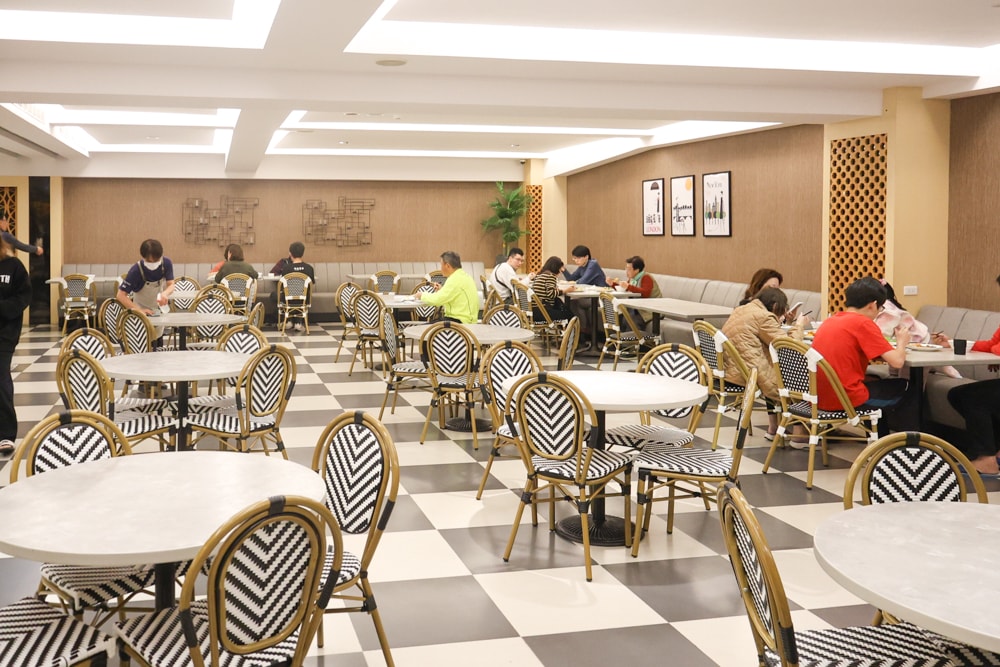 嘉義寵物友善住宿|冠閣大飯店。贈送毛孩鮮食晚餐、嘉義市區飯店、自助早餐、嘉義平價飯店推薦 - 第42張圖 嘉義寵物友善住宿|冠閣大飯店。贈送毛孩鮮食晚餐、嘉義市區飯店、自助早餐、嘉義平價飯店推薦
