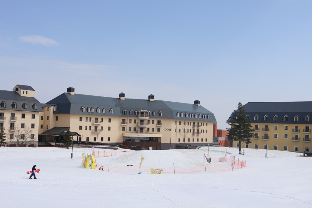 日本滑雪推薦｜樂天新井度假村 Lotte Arai Resort。妙高粉雪滑雪場、SKI IN OUT五星飯店、＋星空溫泉＋粉雪天堂一次滿足