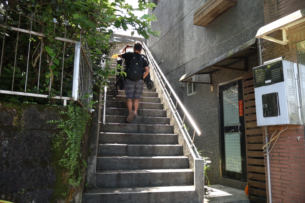 九份民宿推薦|暮石民宿。九份老街步行30秒、寵物友善住宿、山城老屋包棟民宿、2-5人包棟 - 第7張圖 九份民宿推薦|暮石民宿。九份老街步行30秒、寵物友善住宿、山城老屋包棟民宿、2-5人包棟