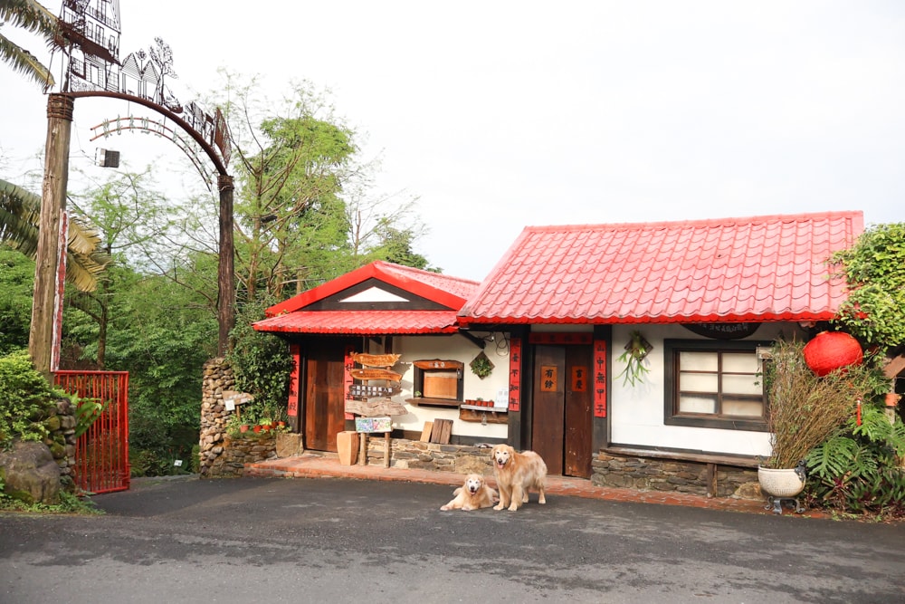 宜蘭冬山山林系住宿推薦｜香格里拉休閒農場。蘭陽平原美景＋天空鞦韆＋寵物友善一泊二食