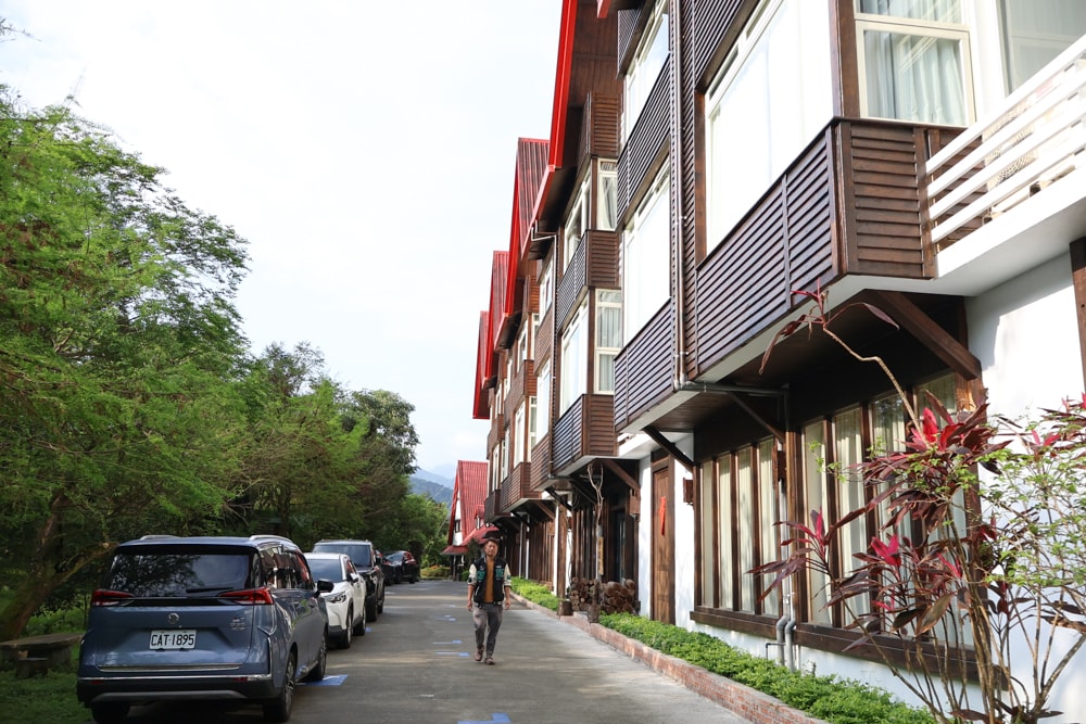 宜蘭冬山山林系住宿推薦｜香格里拉休閒農場。蘭陽平原美景＋天空鞦韆＋寵物友善一泊二食