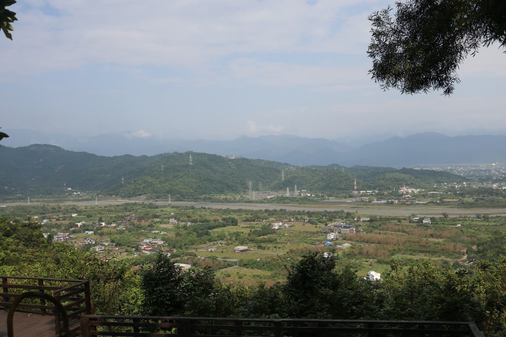 宜蘭冬山山林系住宿推薦｜香格里拉休閒農場。蘭陽平原美景＋天空鞦韆＋寵物友善一泊二食