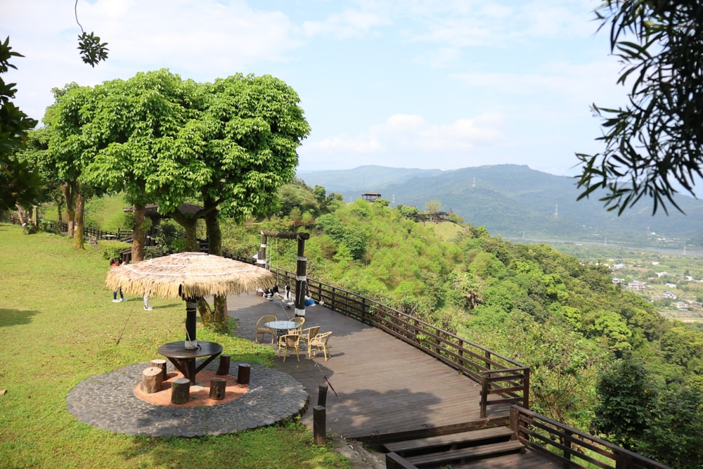 宜蘭冬山山林系住宿推薦｜香格里拉休閒農場。蘭陽平原美景＋天空鞦韆＋寵物友善一泊二食