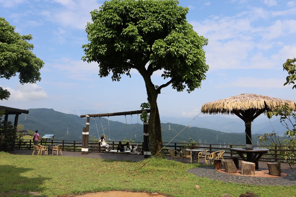 宜蘭冬山山林系住宿推薦｜香格里拉休閒農場。蘭陽平原美景＋天空鞦韆＋寵物友善一泊二食