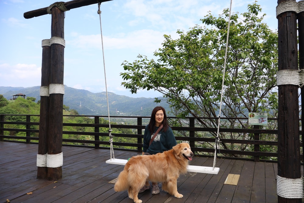 宜蘭冬山山林系住宿推薦｜香格里拉休閒農場。蘭陽平原美景＋天空鞦韆＋寵物友善一泊二食