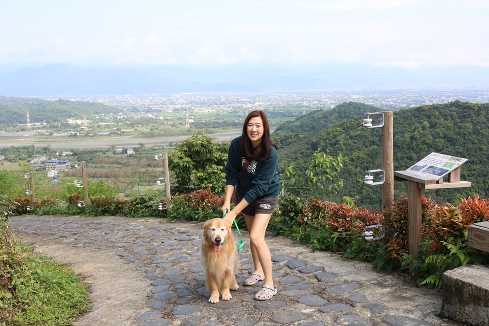 宜蘭冬山山林系住宿推薦｜香格里拉休閒農場。蘭陽平原美景＋天空鞦韆＋寵物友善一泊二食