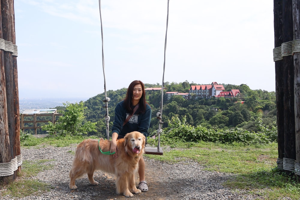 宜蘭冬山山林系住宿推薦｜香格里拉休閒農場。蘭陽平原美景＋天空鞦韆＋寵物友善一泊二食