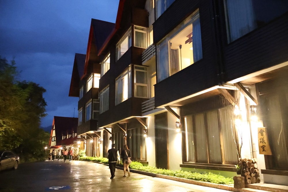 宜蘭冬山山林系住宿推薦｜香格里拉休閒農場。蘭陽平原美景＋天空鞦韆＋寵物友善一泊二食