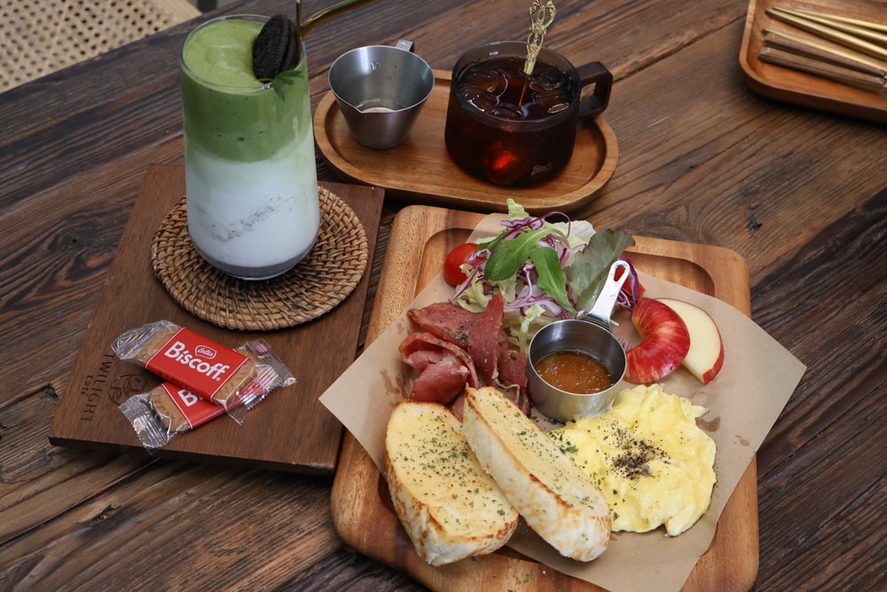 九份森林系咖啡廳推薦|微光森林 Twilight Café 玻璃屋秘境早午餐,寵物友善餐廳、山海系景觀咖啡廳、山景咖啡館必訪 - 第21張圖 九份森林系咖啡廳推薦|微光森林 Twilight Café 玻璃屋秘境早午餐,寵物友善餐廳、山海系景觀咖啡廳、山景咖啡館必訪