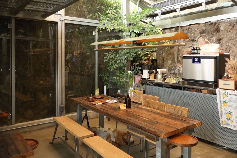 九份森林系咖啡廳推薦|微光森林 Twilight Café 玻璃屋秘境早午餐,寵物友善餐廳、山海系景觀咖啡廳、山景咖啡館必訪 - 第13張圖 九份森林系咖啡廳推薦|微光森林 Twilight Café 玻璃屋秘境早午餐,寵物友善餐廳、山海系景觀咖啡廳、山景咖啡館必訪