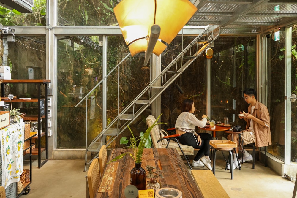 九份森林系咖啡廳推薦|微光森林 Twilight Café 玻璃屋秘境早午餐,寵物友善餐廳、山海系景觀咖啡廳、山景咖啡館必訪 - 第12張圖 九份森林系咖啡廳推薦|微光森林 Twilight Café 玻璃屋秘境早午餐,寵物友善餐廳、山海系景觀咖啡廳、山景咖啡館必訪