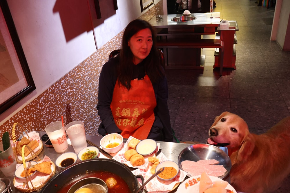 台中麻辣鍋推薦｜溫久熬老火鍋館。 重慶老火鍋、寵物友善餐廳、港式復古風必吃