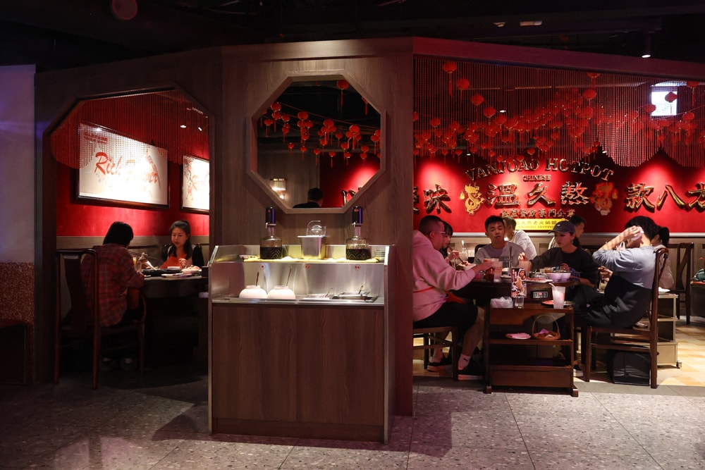 台中麻辣鍋推薦｜溫久熬老火鍋館。 重慶老火鍋、寵物友善餐廳、港式復古風必吃