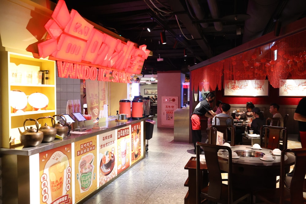 台中麻辣鍋推薦｜溫久熬老火鍋館。 重慶老火鍋、寵物友善餐廳、港式復古風必吃