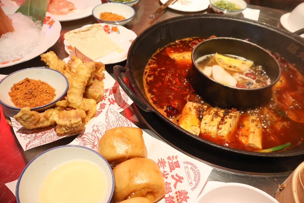 台中麻辣鍋推薦｜溫久熬老火鍋館。 重慶老火鍋、寵物友善餐廳、港式復古風必吃