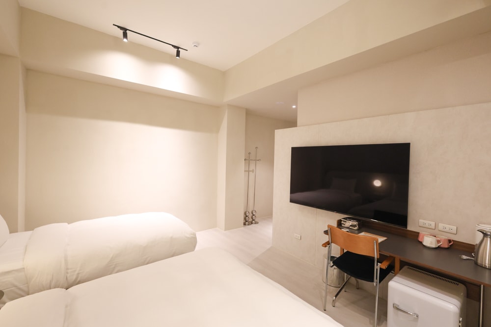 台中寵物友善住宿｜佩德先生 Mr.Petter 。北屯高質感旅店、毛孩可進房、24小時點心飲料