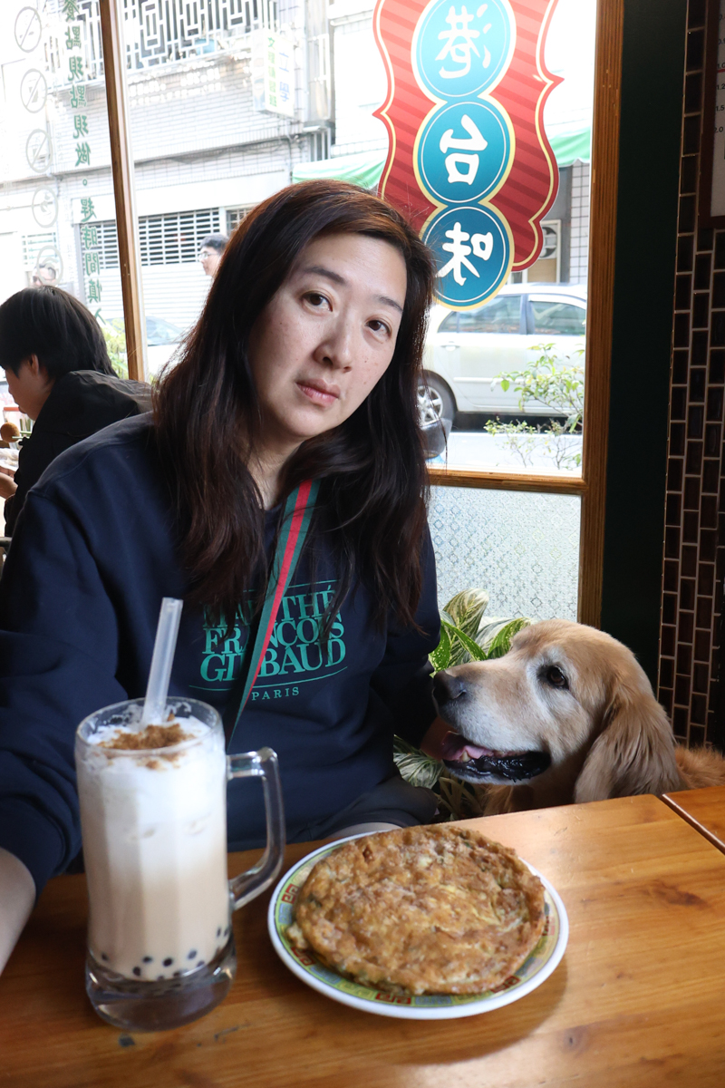 嘉義寵物友善餐廳｜弄來，小餐桌，復古老屋台式定食推薦！帶毛孩一起品嚐家的味道