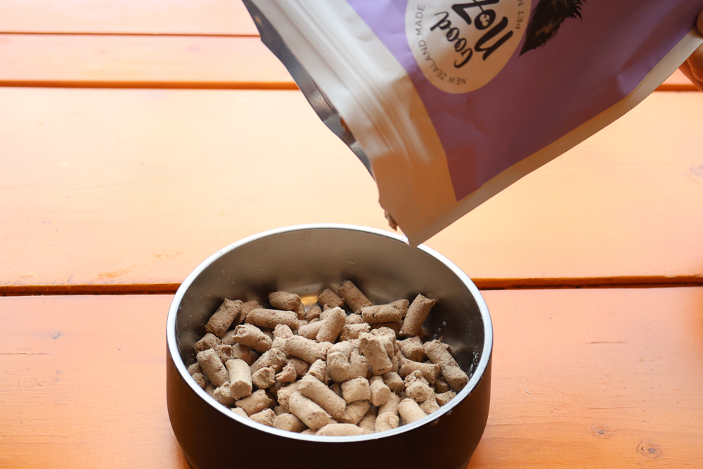 GoodNoze 狗狗凍乾主食開箱｜100%紐西蘭天然肉源，挑嘴狗、老犬必看凍乾主食推薦