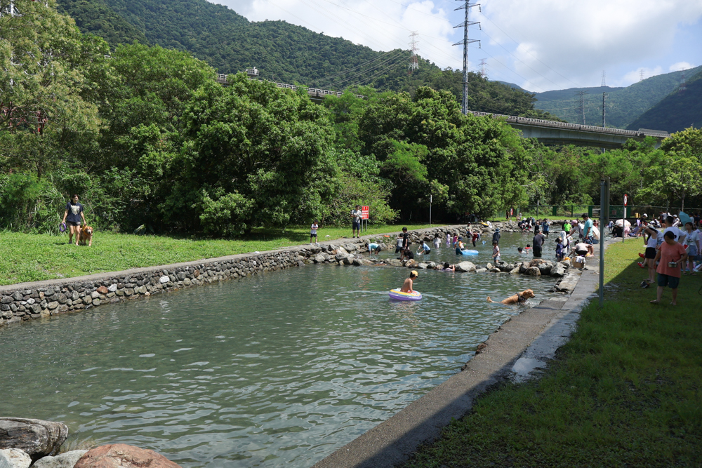 宜蘭寵物友善行程景點規劃、美食住宿推薦|冬山河觀星遊船、小河文明包船、有朋會館與頭城農場 - 第4張圖 宜蘭寵物友善行程景點規劃、美食住宿推薦|冬山河觀星遊船、小河文明包船、有朋會館與頭城農場