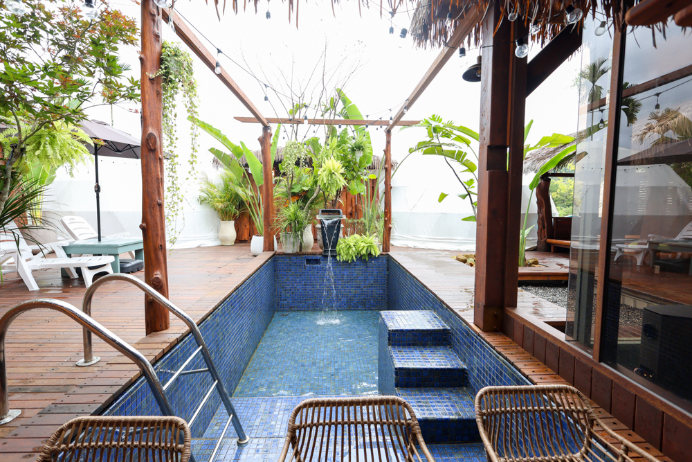 南投寵物友善住宿｜心沐灣 Sun Moon Bay Villa。日月潭最新豪華露營推薦，寵物友善住宿、私人泳池、星空帳篷、Villa渡假一次滿足
