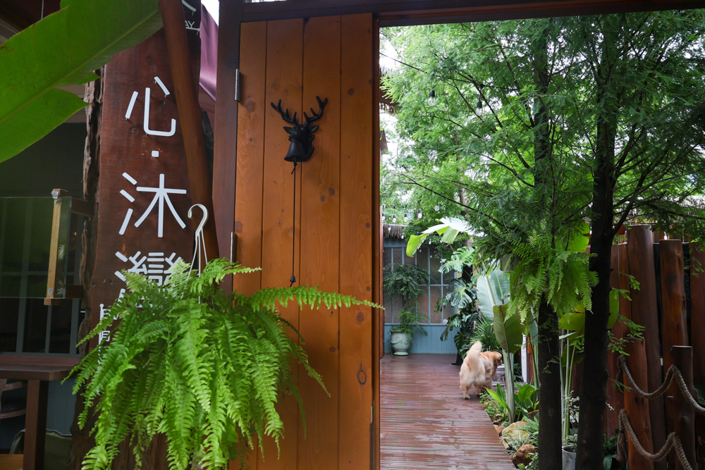 南投寵物友善住宿｜心沐灣 Sun Moon Bay Villa。日月潭最新豪華露營推薦，寵物友善住宿、私人泳池、星空帳篷、Villa渡假一次滿足