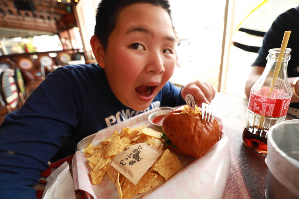 苗栗大湖美食|Route3三號公路。美國公路上經典復古美式餐廳、寵物友善餐廳、美式漢堡炸雞奶昔 - 第16張圖 苗栗大湖美食|Route3三號公路。美國公路上經典復古美式餐廳、寵物友善餐廳、美式漢堡炸雞奶昔