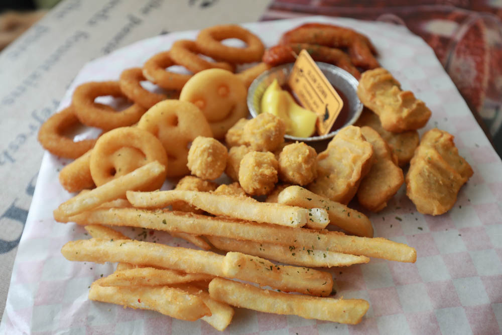 苗栗大湖美食|Route3三號公路。美國公路上經典復古美式餐廳、寵物友善餐廳、美式漢堡炸雞奶昔 - 第22張圖 苗栗大湖美食|Route3三號公路。美國公路上經典復古美式餐廳、寵物友善餐廳、美式漢堡炸雞奶昔