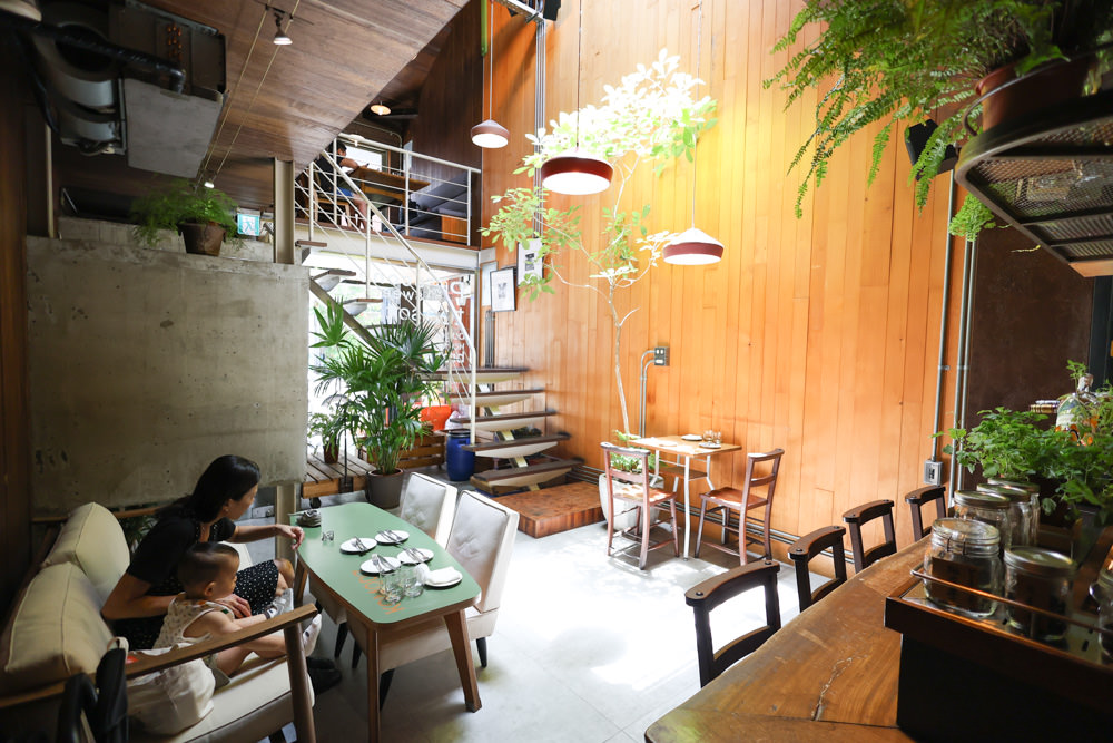 花蓮美食｜Sista mill 磨粉姊姊咖啡輕食。寵物友善餐廳、早午餐、手工碳烤歐風野生酵母麵包