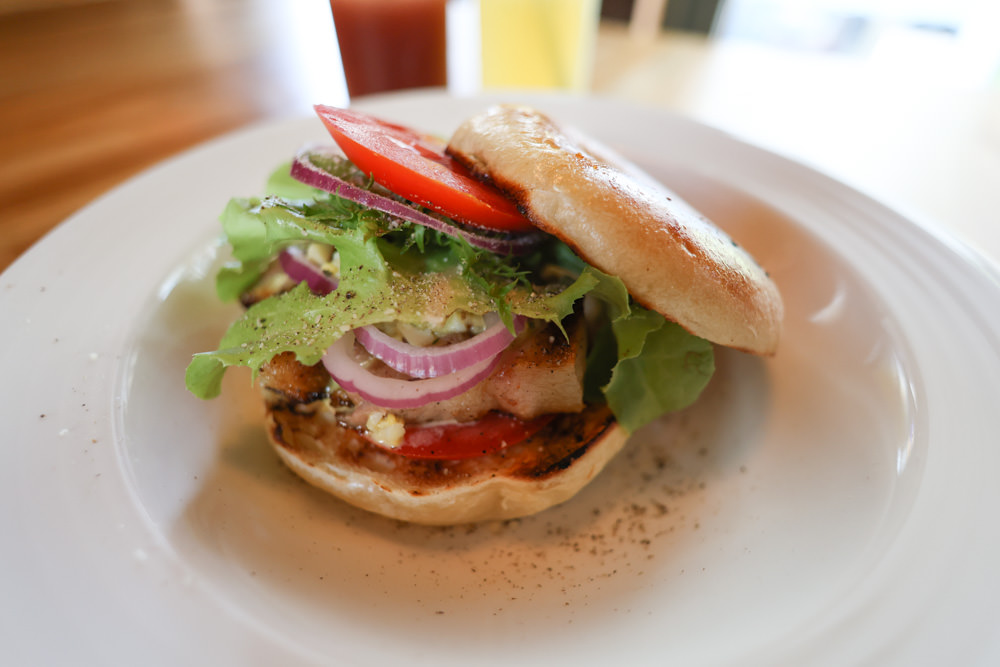 花蓮美食｜Sista mill 磨粉姊姊咖啡輕食。寵物友善餐廳、早午餐、手工碳烤歐風野生酵母麵包