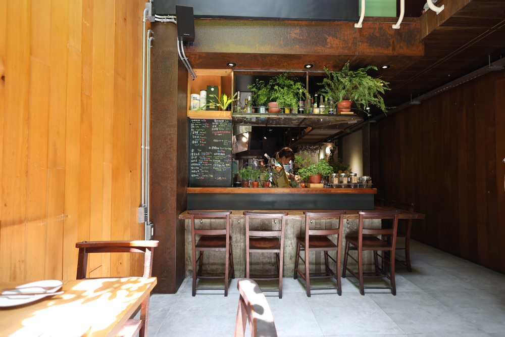 花蓮美食｜Sista mill 磨粉姊姊咖啡輕食。寵物友善餐廳、早午餐、手工碳烤歐風野生酵母麵包