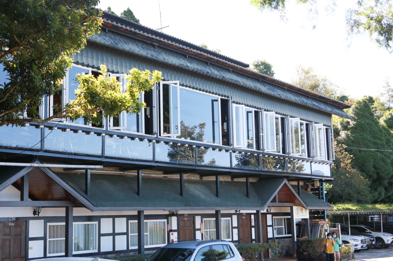 清境茲心園渡假山莊｜清境寵物友善民宿、眺望絕美碧湖最佳地理位置、擁抱療癒山嵐美景！！