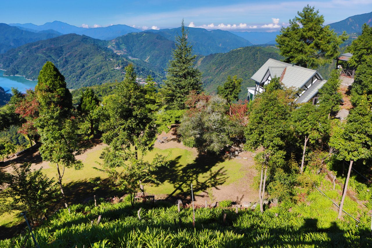 清境茲心園渡假山莊｜清境寵物友善民宿、眺望絕美碧湖最佳地理位置、擁抱療癒山嵐美景！！