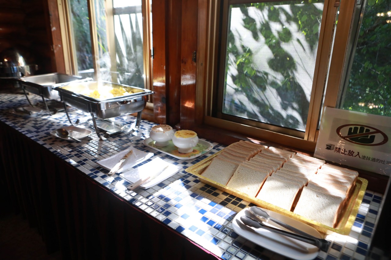 清境茲心園渡假山莊｜清境寵物友善民宿、眺望絕美碧湖最佳地理位置、擁抱療癒山嵐美景！！