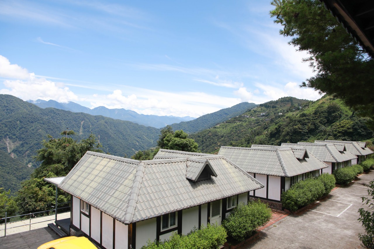 清境茲心園渡假山莊｜清境寵物友善民宿、眺望絕美碧湖最佳地理位置、擁抱療癒山嵐美景！！