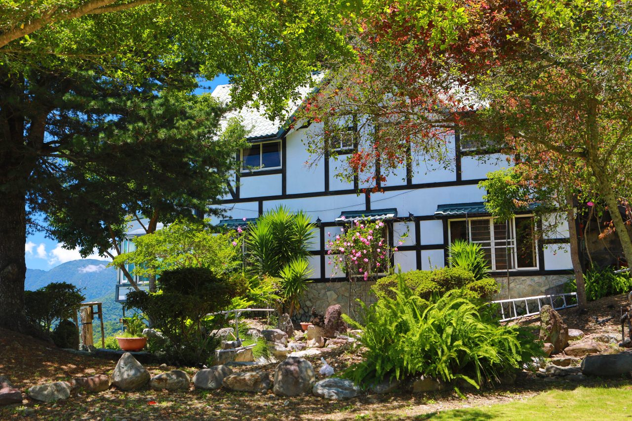 清境茲心園渡假山莊｜清境寵物友善民宿、眺望絕美碧湖最佳地理位置、擁抱療癒山嵐美景！！