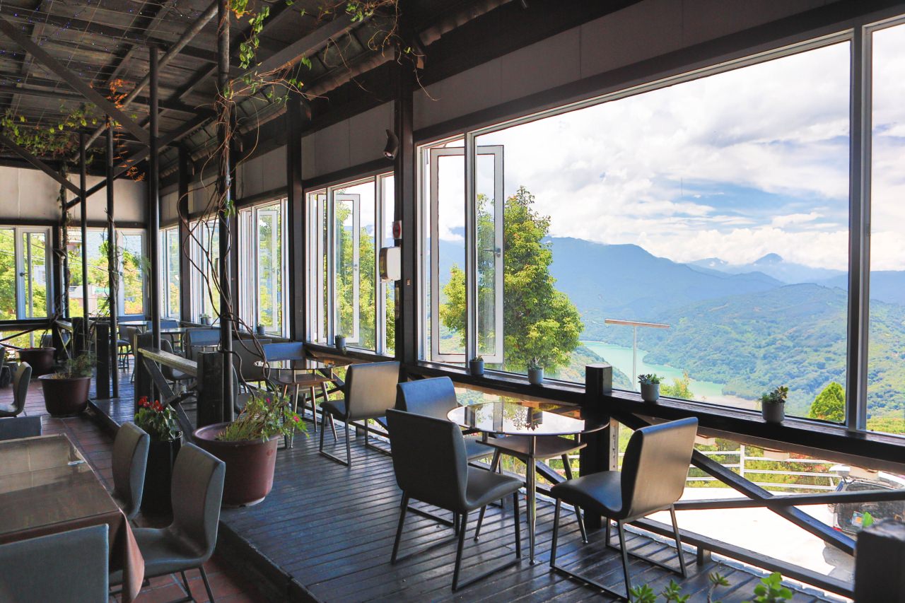 清境茲心園渡假山莊｜清境寵物友善民宿、眺望絕美碧湖最佳地理位置、擁抱療癒山嵐美景！！